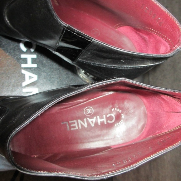 Authentic Chanel short black leather bootie size 39.5 made in Italy - Picture 5 of 14